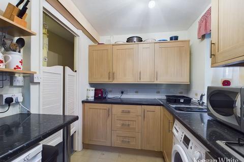 2 bedroom maisonette for sale - London Road, High Wycombe