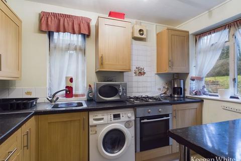 2 bedroom maisonette for sale, London Road, High Wycombe