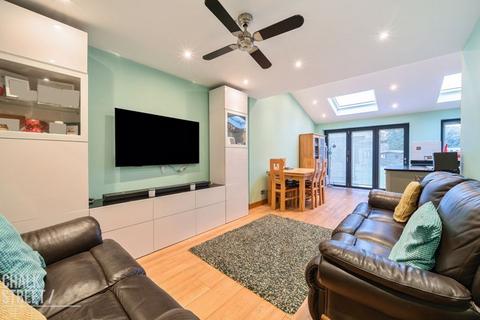 12 Woburn Avenue, Hornchurch, RM12 4NG