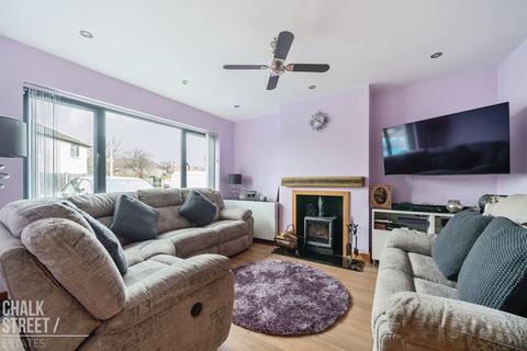 12 Woburn Avenue, Hornchurch, RM12 4NG