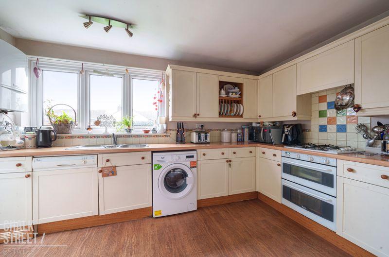 Osborne Road, Hornchurch, RM11 3 bed semidetached house for sale £