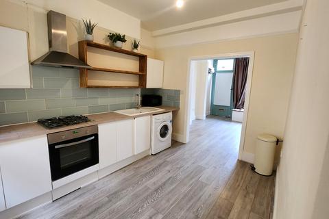 1 bedroom apartment to rent, Russell Square, Brighton