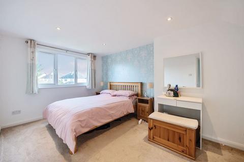 22 The Glade, Coulsdon, CR5 1SL