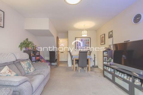 2 bedroom terraced house to rent, Chatsworth Road, Dartford DA1