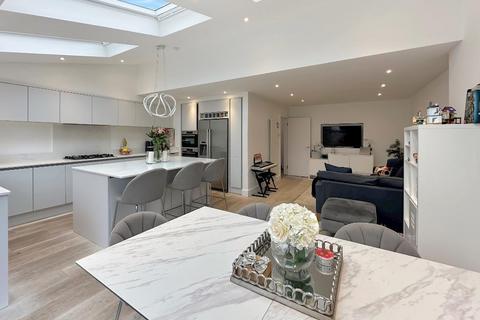 92 Limpsfield Road, Warlingham, CR6 9RA