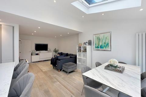 92 Limpsfield Road, Warlingham, CR6 9RA