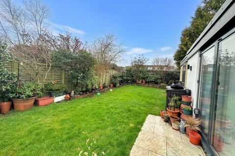 92 Limpsfield Road, Warlingham, CR6 9RA