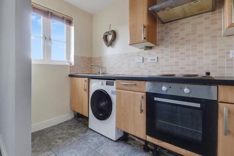 2 bedroom flat for sale, Moorcroft, Ossett, West Yorkshire, WF5