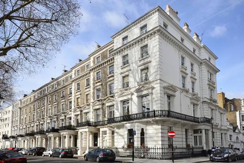 3 bedroom flat to rent, Courtfield Gardens, South Kensington, London, SW5