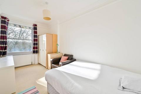 3 bedroom flat to rent, Courtfield Gardens, South Kensington, London, SW5