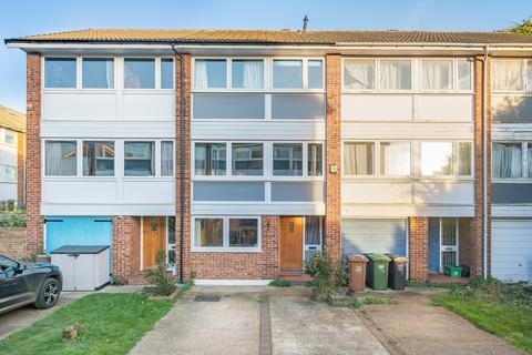14 Hatcliffe Close, London, SE3 9UE