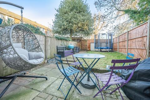 14 Hatcliffe Close, London, SE3 9UE