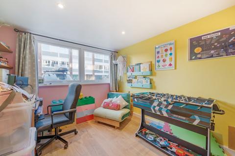 14 Hatcliffe Close, London, SE3 9UE
