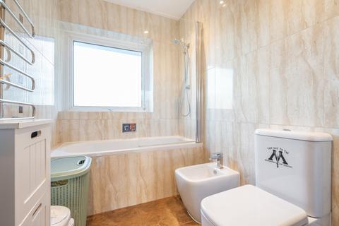 14 Hatcliffe Close, London, SE3 9UE