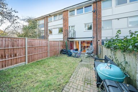 14 Hatcliffe Close, London, SE3 9UE