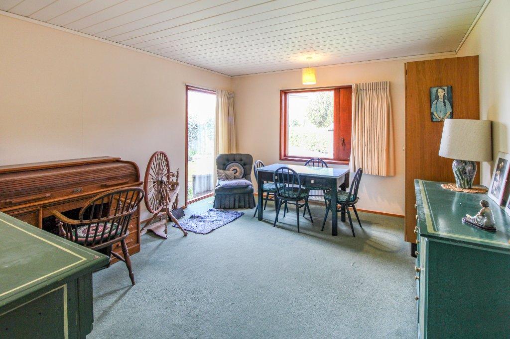 Sitting Room / Bed2