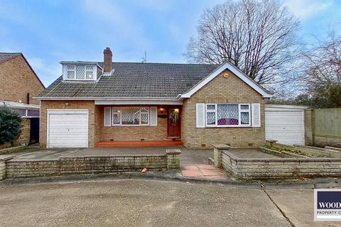 4 bedroom detached bungalow for sale, Rushleigh Avenue, Cheshunt EN8