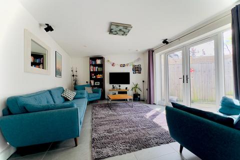 4 bedroom semi-detached house for sale, Hillingdon Avenue , Sevenoaks, TN13