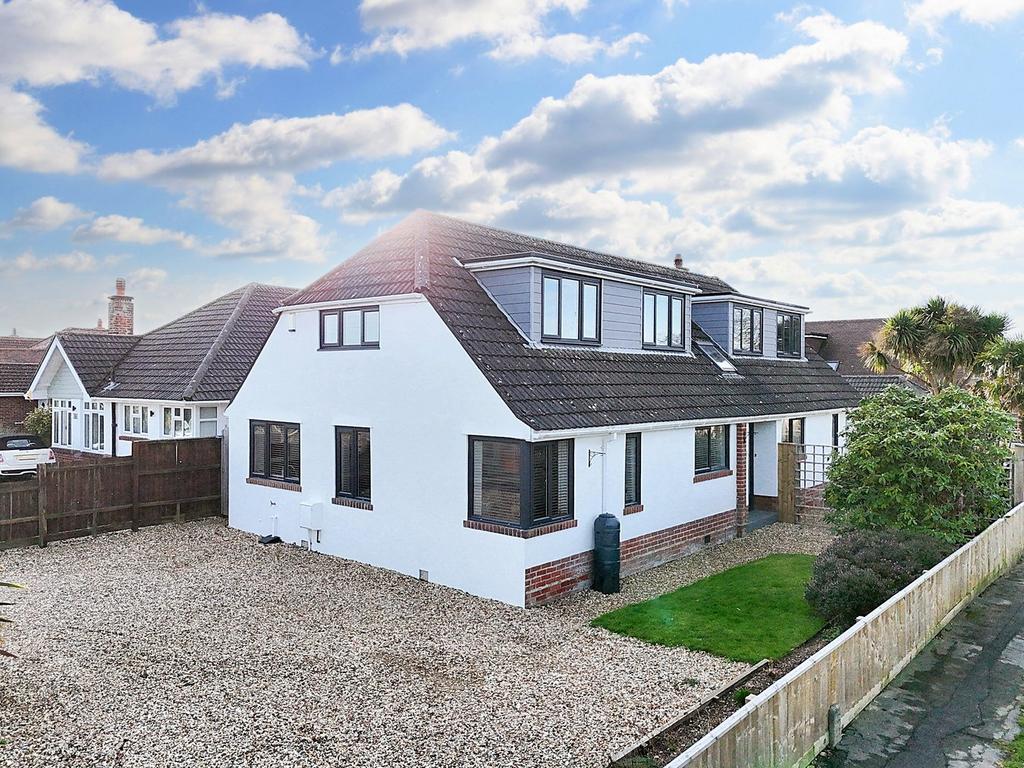 Seacroft Avenue, Barton on Sea, New... 4 bed chalet for sale £779,950