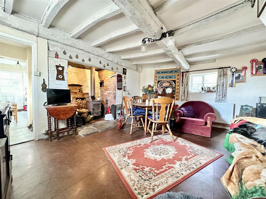 Highleadon GL18 2 bed cottage for sale £365,000