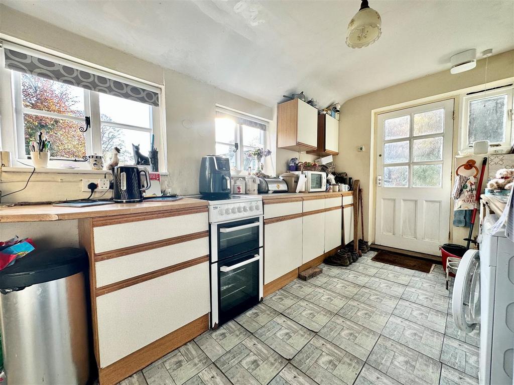 Highleadon GL18 2 bed cottage for sale £365,000