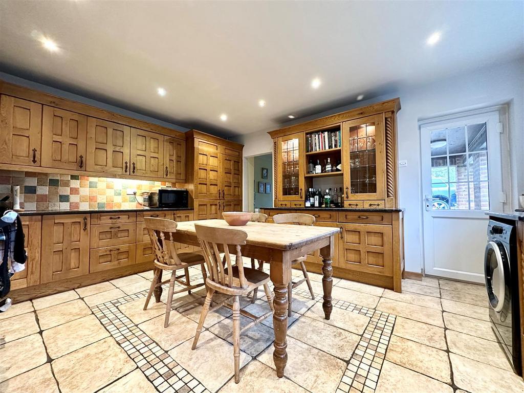Kitchen..jpg