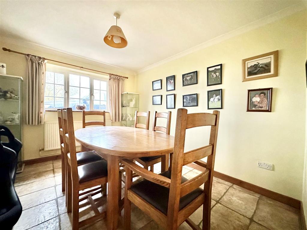 Dining Room.jpg