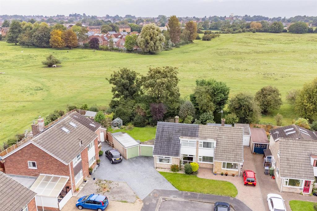 Orchard Way, York 3 bed semidetached house for sale £279,000