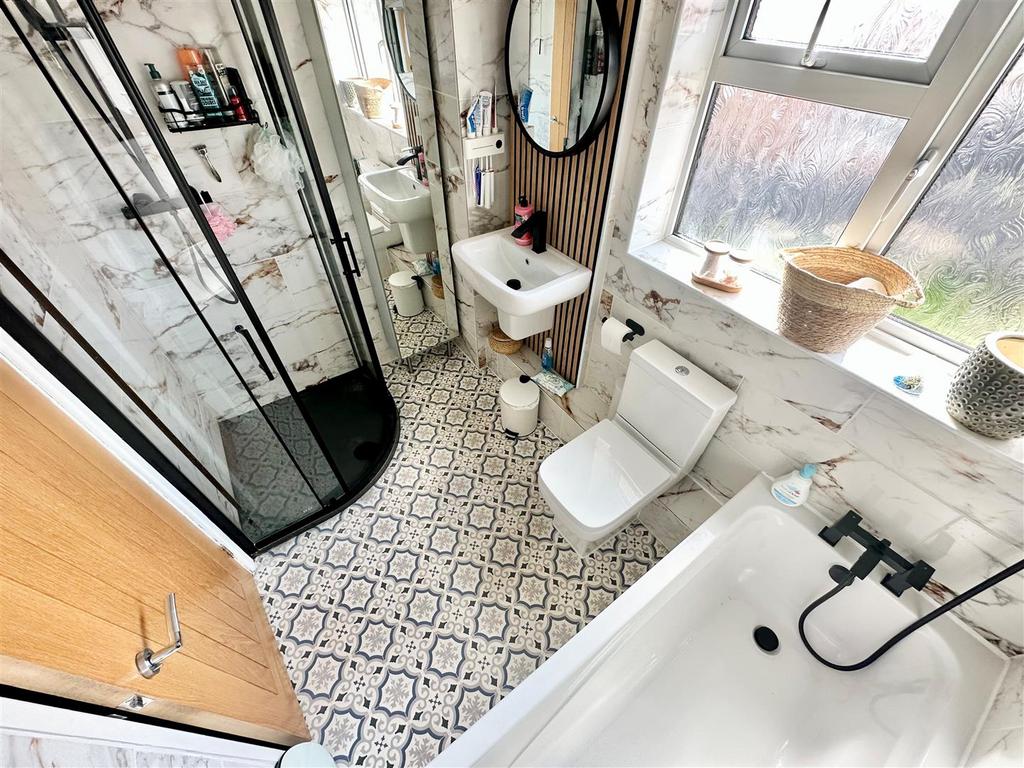 Bathroom1.jpg