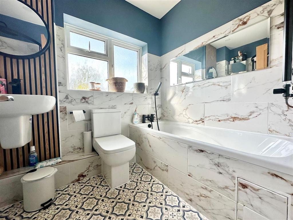 Bathroom2.jpg