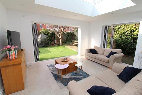 4 bedroom link detached house for sale, Milbank, Chelmsford