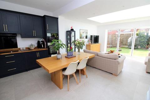 4 bedroom link detached house for sale, Milbank, Chelmsford