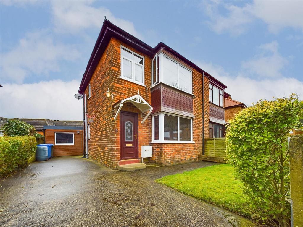 Mount View Avenue, Scarborough YO12 3 bed terraced house for sale £179,000