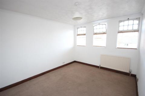 2 bedroom apartment to rent, Windmill Road, Rushden NN10