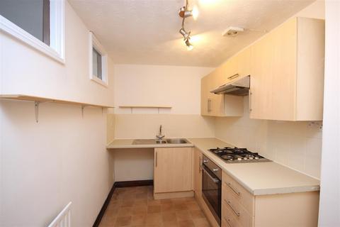 2 bedroom apartment to rent, Windmill Road, Rushden NN10