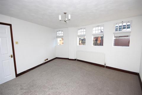 2 bedroom apartment to rent, Windmill Road, Rushden NN10