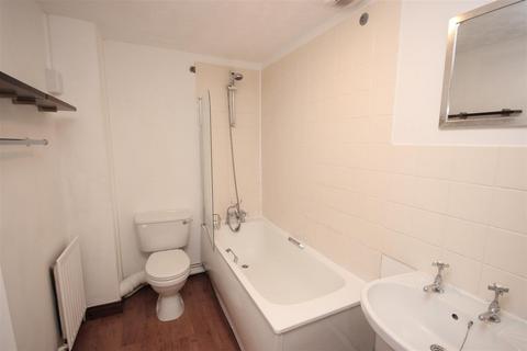 2 bedroom apartment to rent, Windmill Road, Rushden NN10