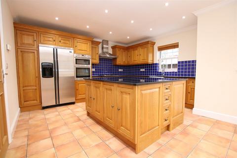 4 bedroom house to rent, The Limes, North Parade, Horsham