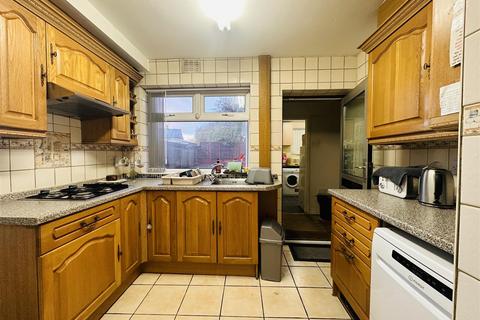 4 bedroom semi-detached house for sale, Saltcoates Avenue, Leicester LE4