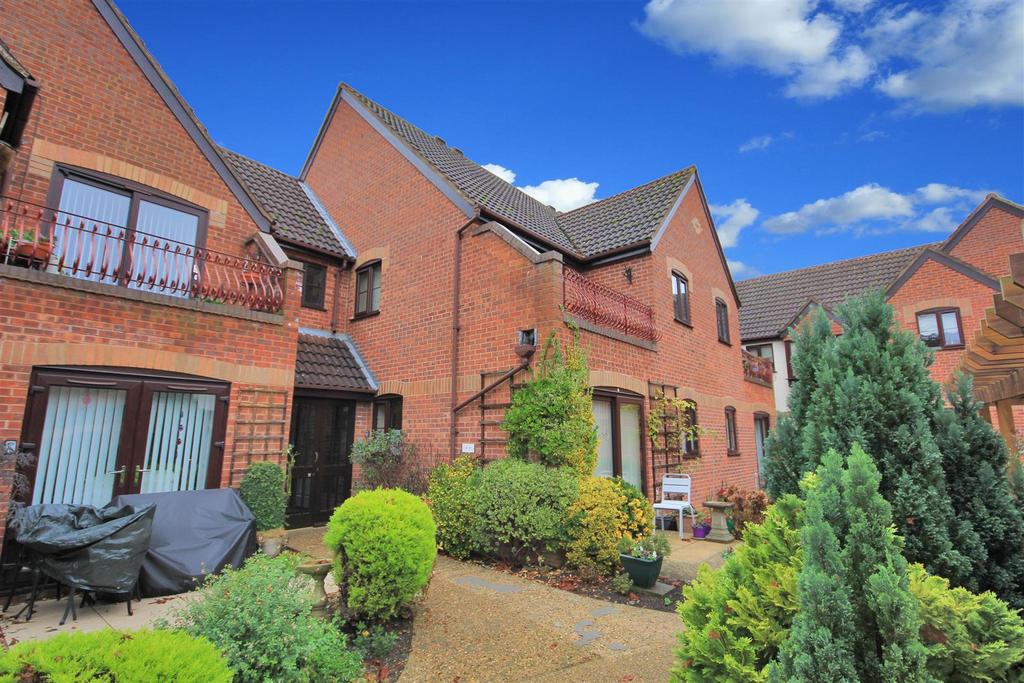 Rectory Road, Rushden NN10 2 bed retirement property £160,000