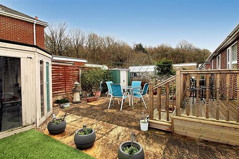 2 bedroom semi-detached bungalow for sale - Fenay Lea Drive, Waterloo, Huddersfield, HD5 8RR