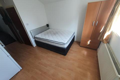 Studio to rent, Mundy Place, Cathays, Cardiff