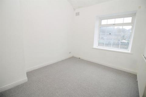 4 Apperley Road, Idle, Bradford, BD10 9RR