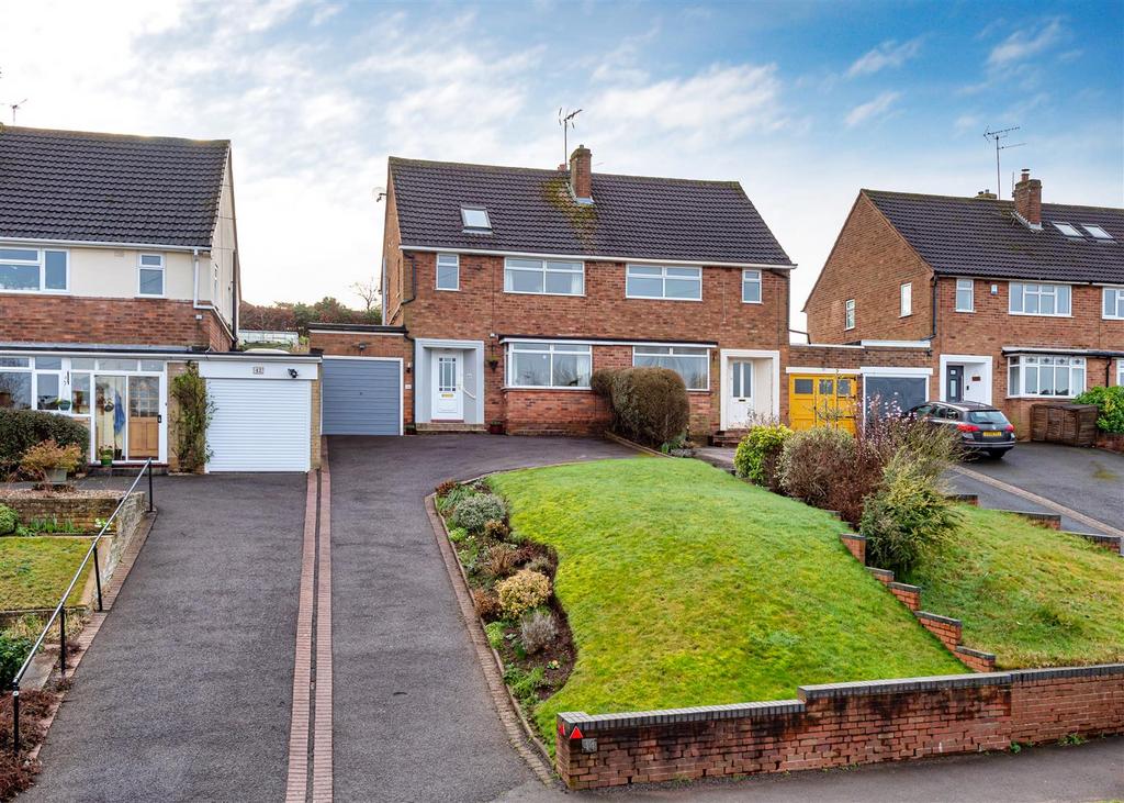 44 Common Road, Wombourne, Wolverhampton 4 bed semidetached house for