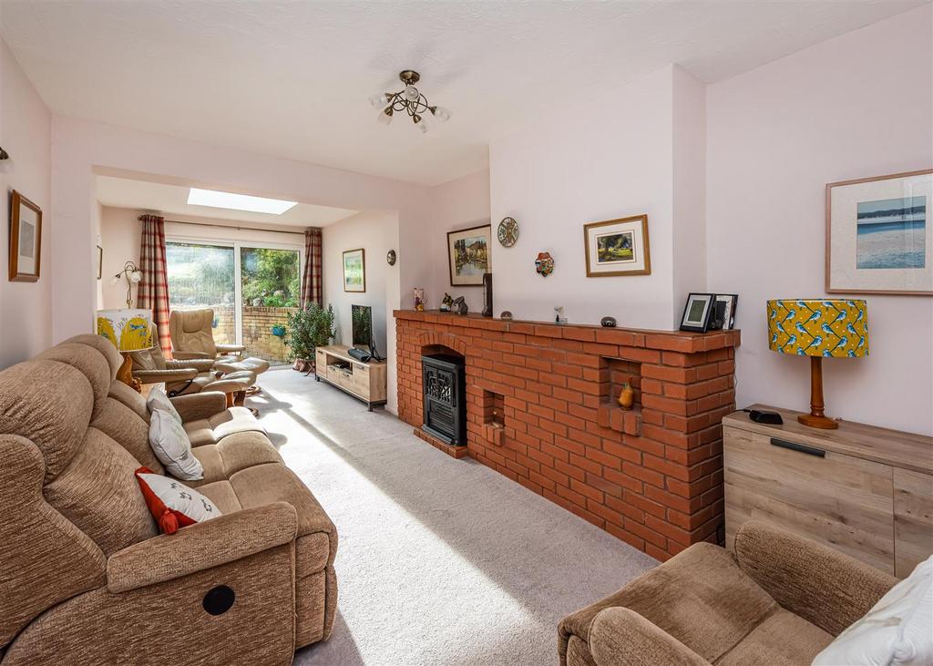 44 Common Road-living1.jpg