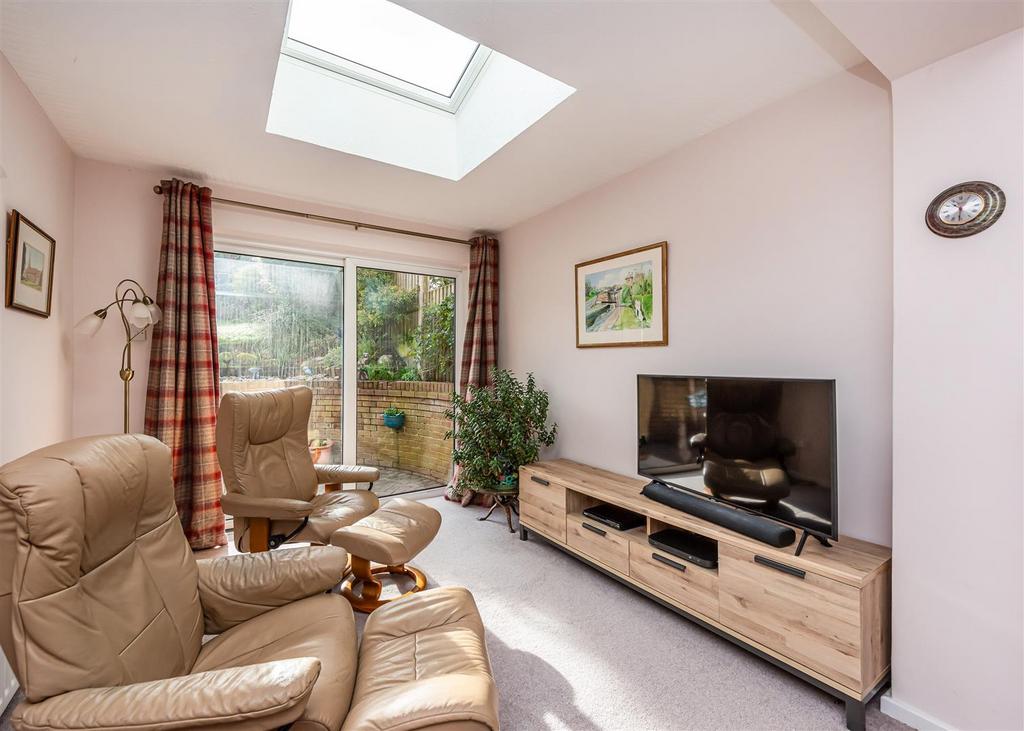 44 Common Road-living2.jpg