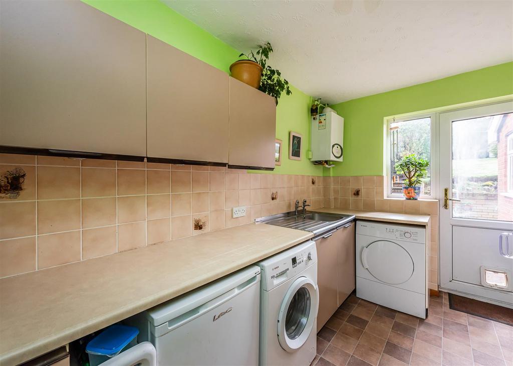 44 Common Road-utility.jpg