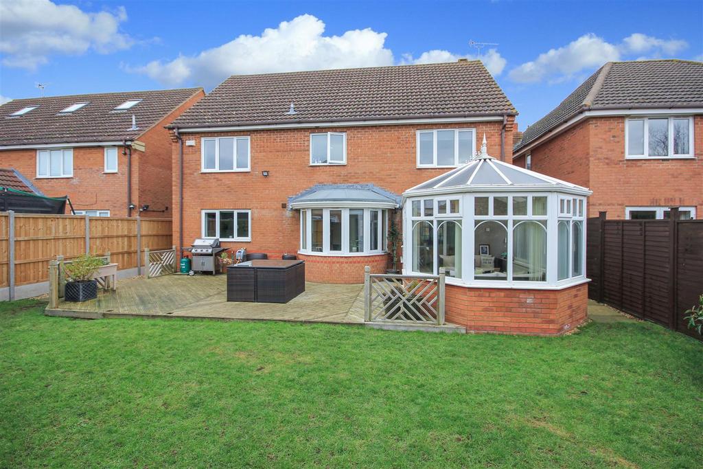 Meadow Sweet Road, Rushden NN10 4 bed detached house £450,000