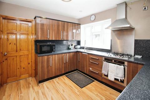 16 Ashbourne Garth, Bradford, BD2 4EA