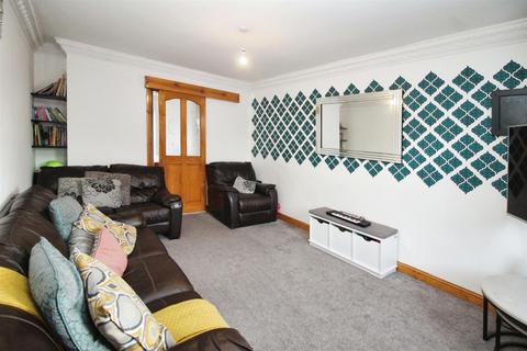 16 Ashbourne Garth, Bradford, BD2 4EA